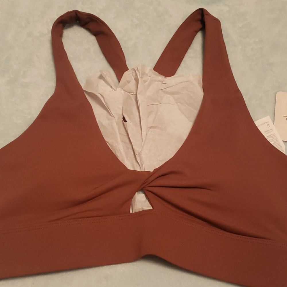 Oasis twist sports bra made by Fabletics size Small